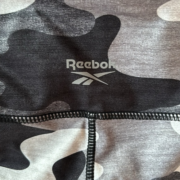 Reebok black/gray camo ankle length leggings size medium - Picture 3 of 4